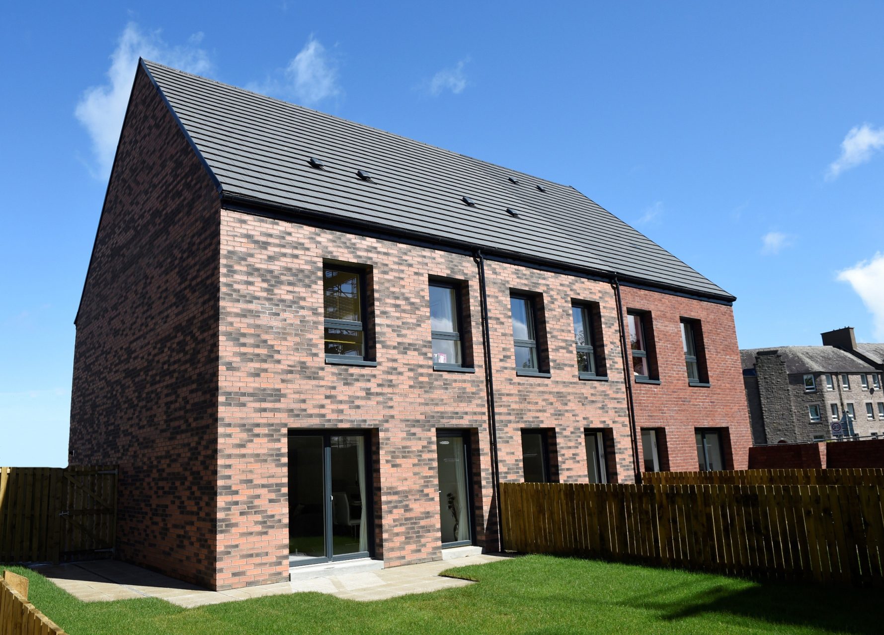 Rusing Up Tiles For Edinburgh Development Show Home Magazine Phase One Of Edinburgh Council S Pennywell Development Featuring Rus Roof Tiles 2